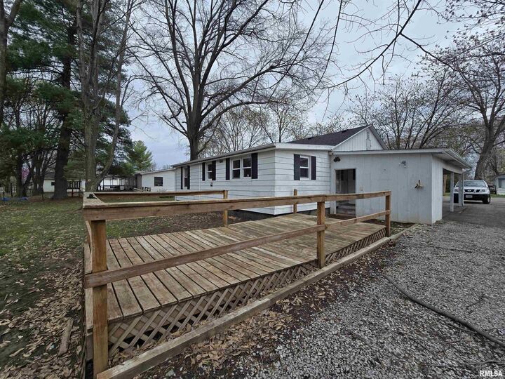 Property Photo:  1121 SW 6th Street  IL 62837 