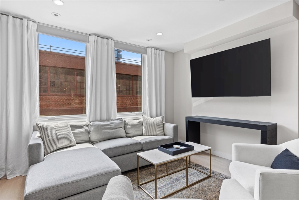 Property Photo: 55 Hull St 1 MA 02113