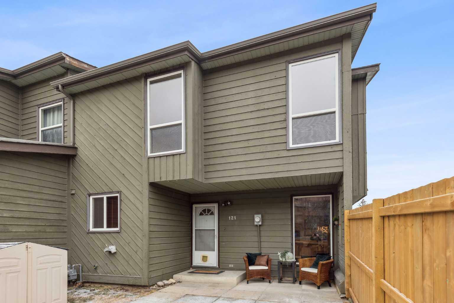 Property Photo: 420 Grier Avenue NE 121 AB T2K 5X6