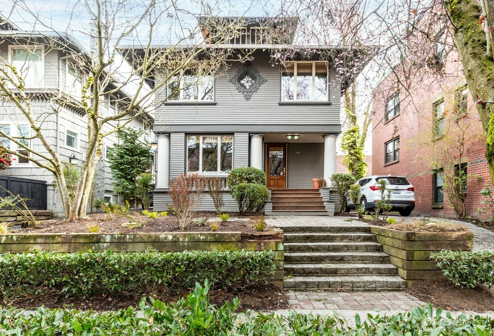 Property Photo: 744 Broadway E WA 98102