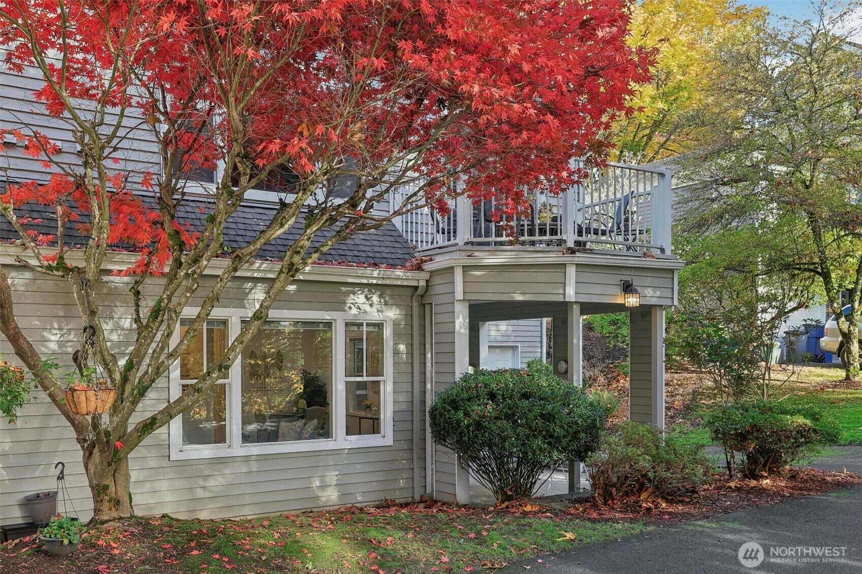 Property Photo: 4266 221st Court SE 1090 WA 98029