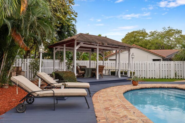 Property Photo:  8538 NW 21 Manor  FL 33071