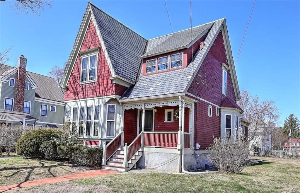 Property Photo:  81 Arnold Avenue  RI 02905