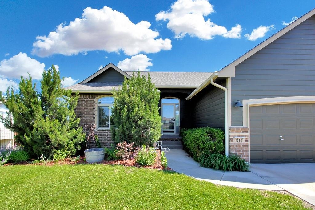 Property Photo: 617 W Fieldstone St KS 67002