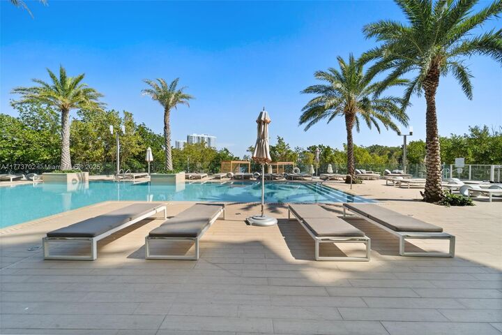 Property Photo: 16385 Biscayne Blvd 1019 FL 33160