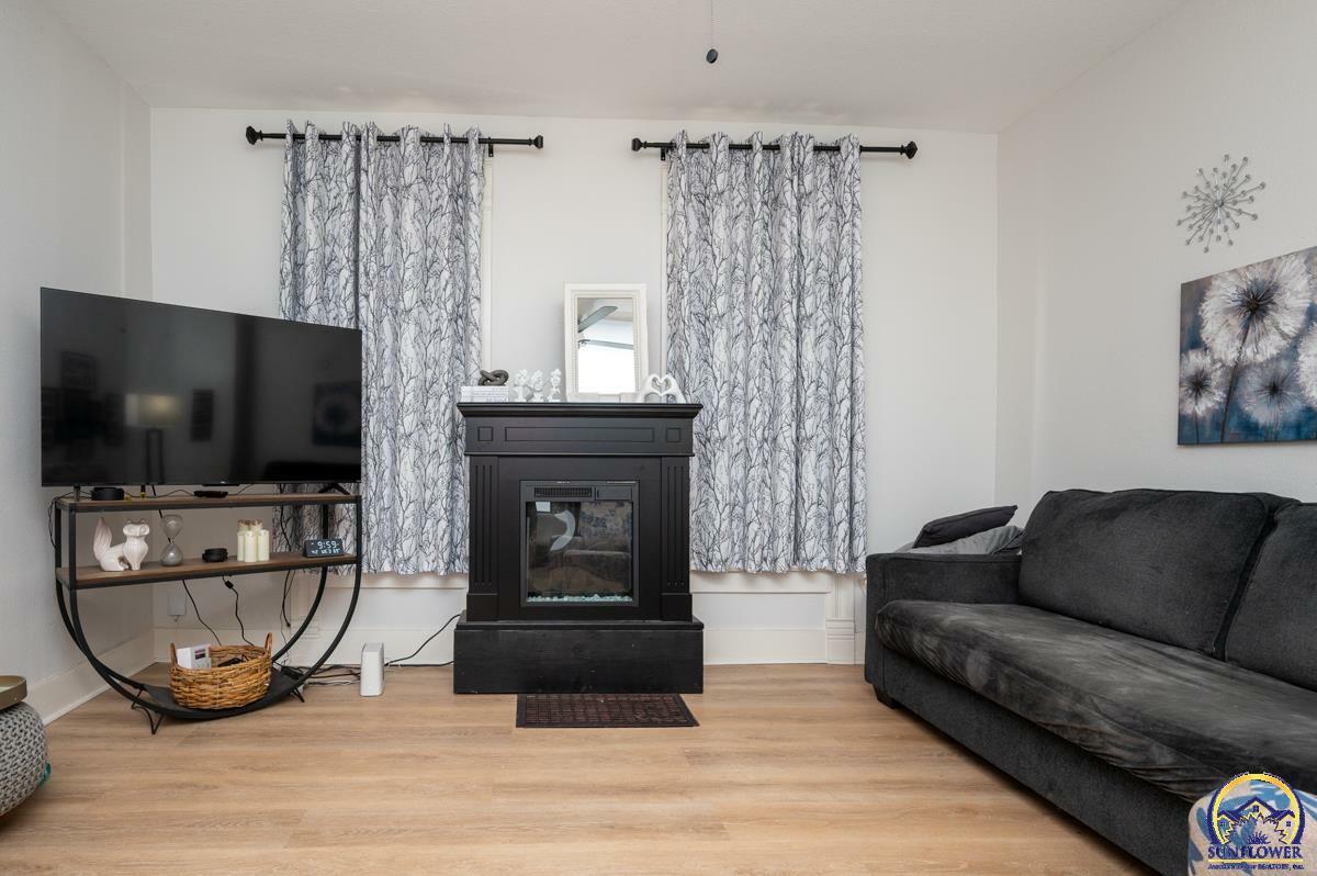 Property Photo: 425 SW Buchanan St KS 66606