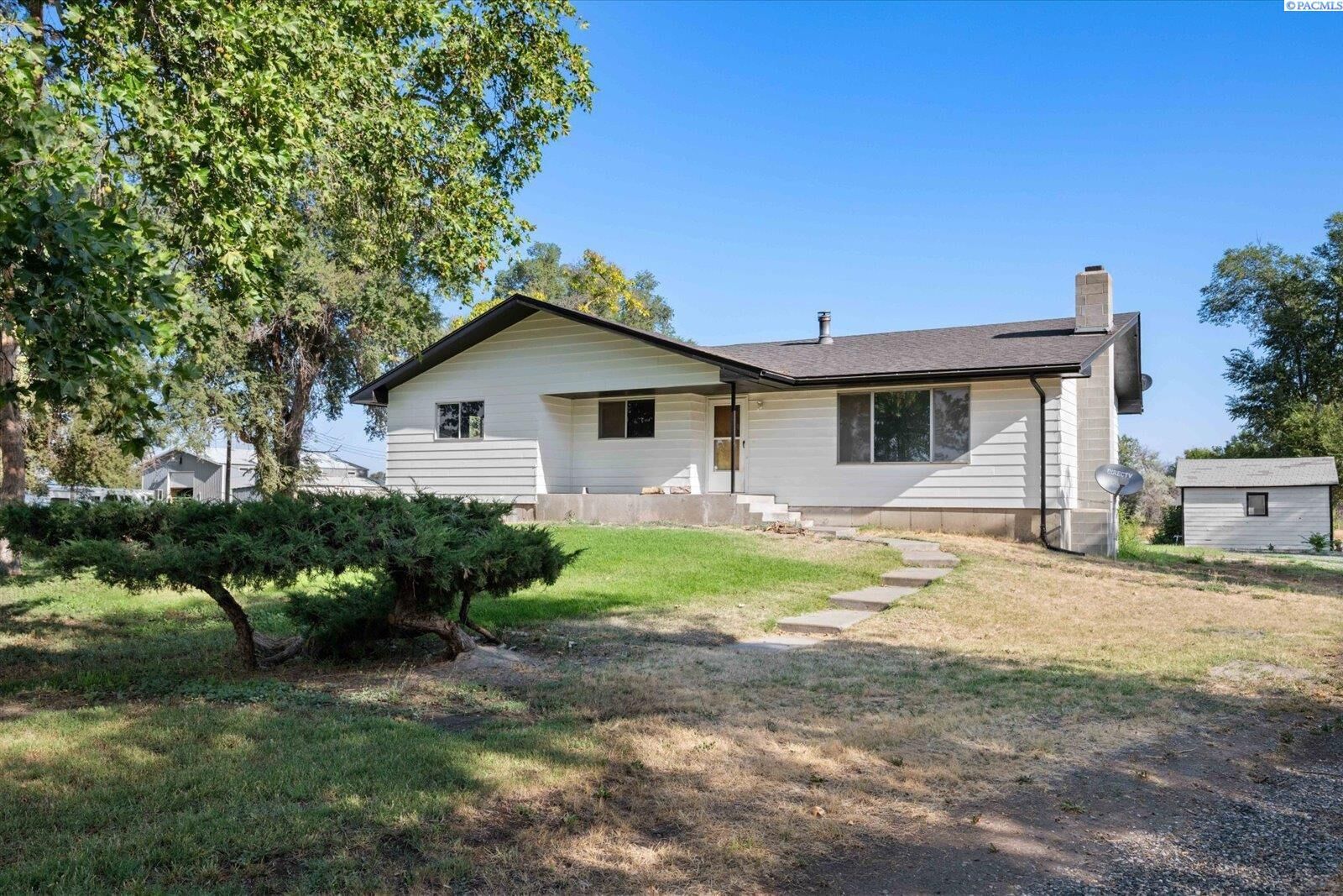 Property Photo:  2724 Van Giesen  WA 99354 