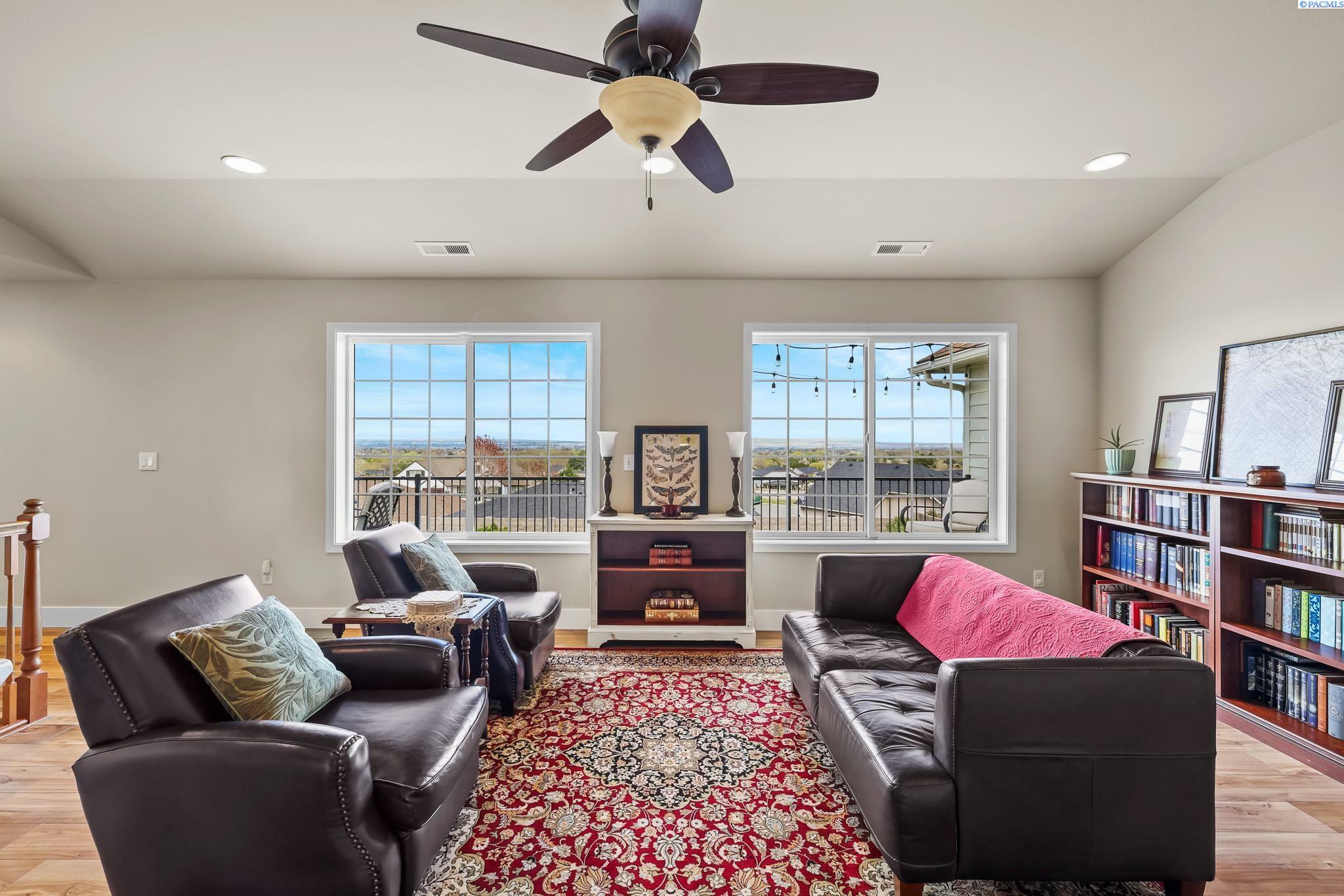 Property Photo: 2204 W 50th Avenue WA 99337