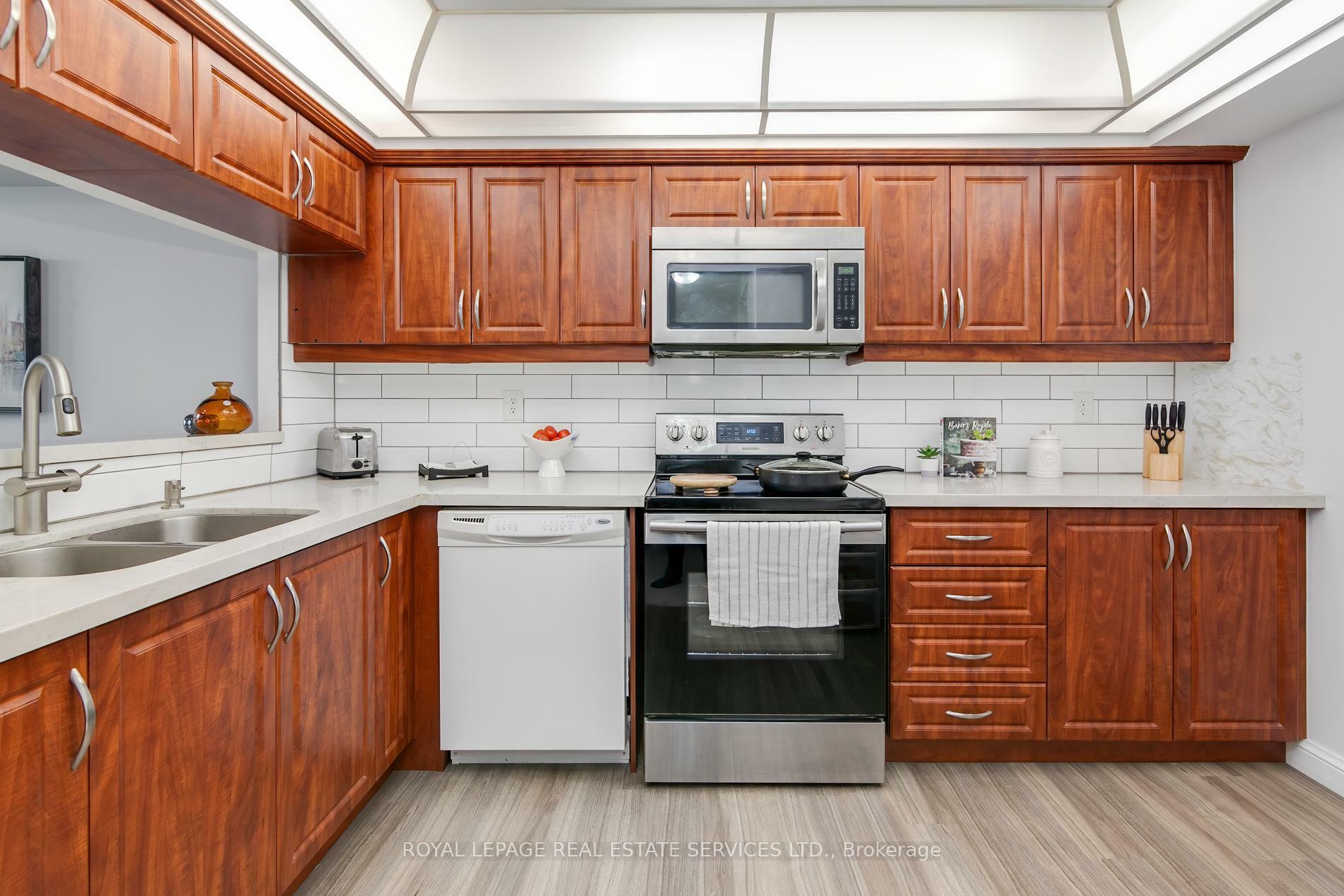 Property Photo: 24 Hanover Road 708 ON L6S 5K8