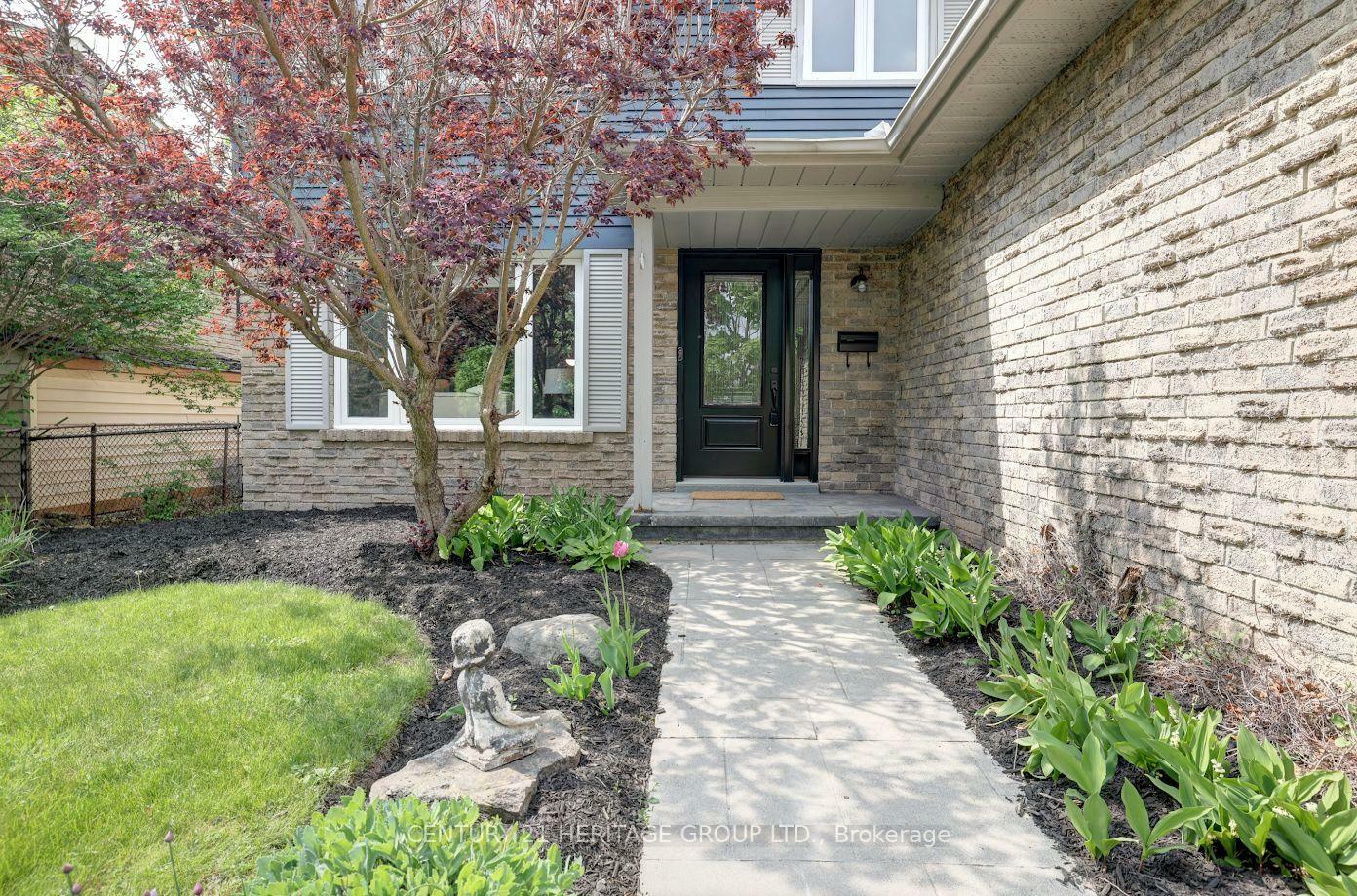 Photo de la propriété: 448 White Drive ON L9T 4G4