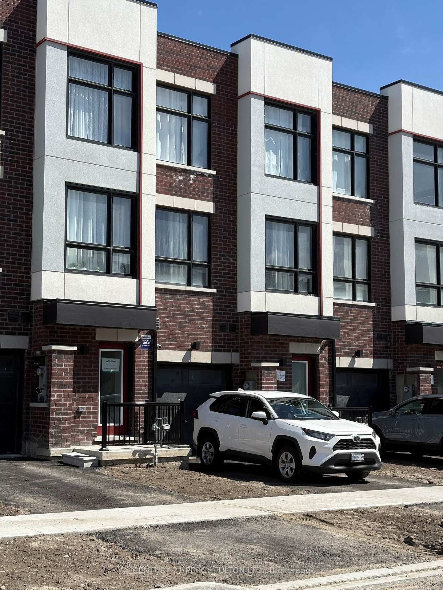 Property Photo:  17 Bateson Street  ON L1S 7M3 