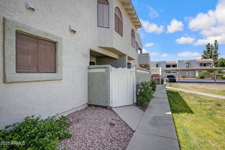 Property Photo: 850 S River Drive 1068 AZ 85281