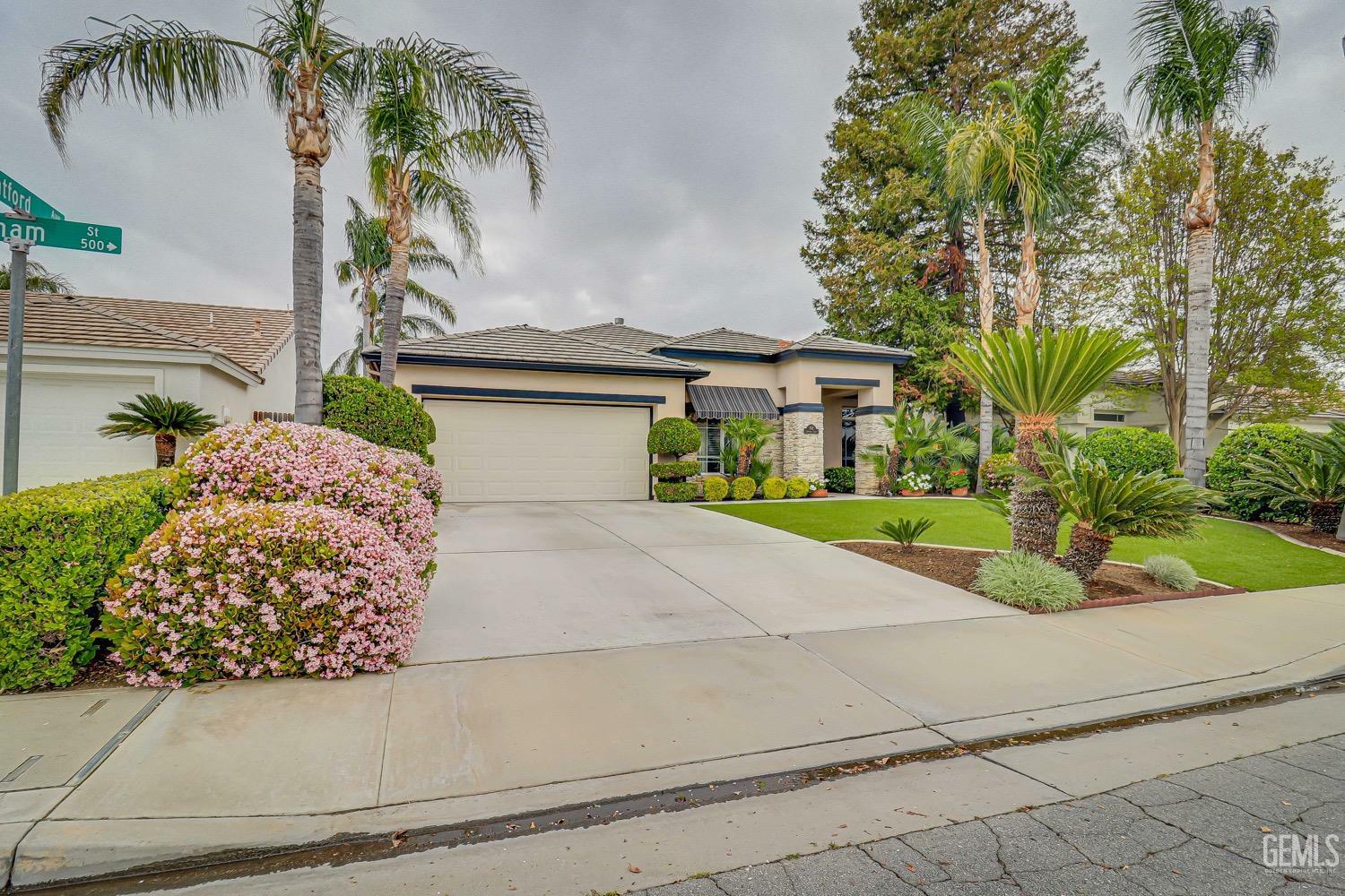 Property Photo: 502 Lewisham Street CA 93311