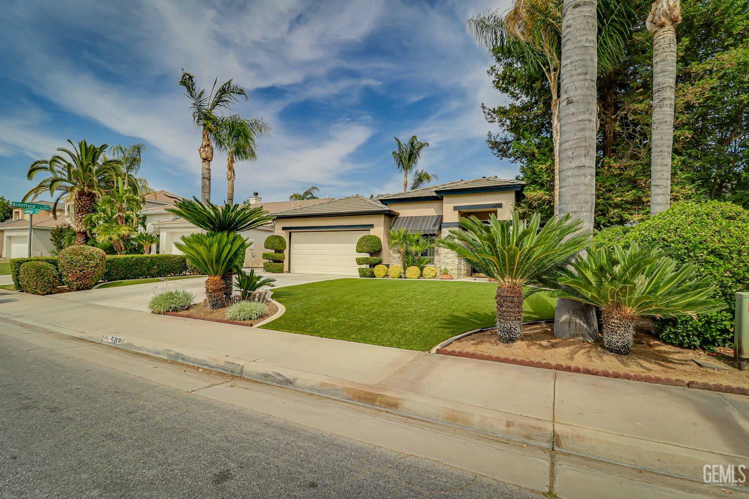 Property Photo: 502 Lewisham Street CA 93311