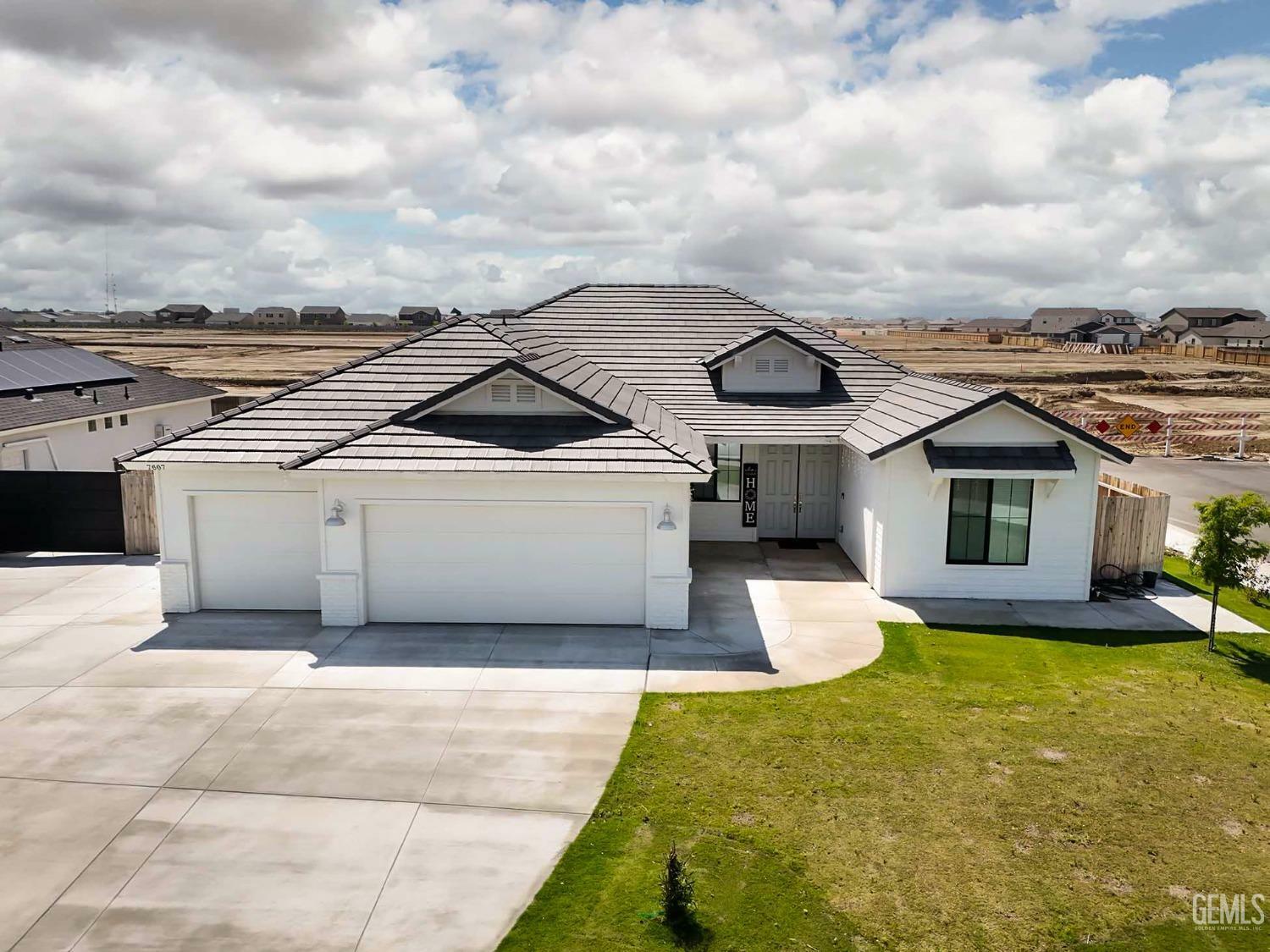 Property Photo:  7607 Linden Tree Avenue  CA 93313 