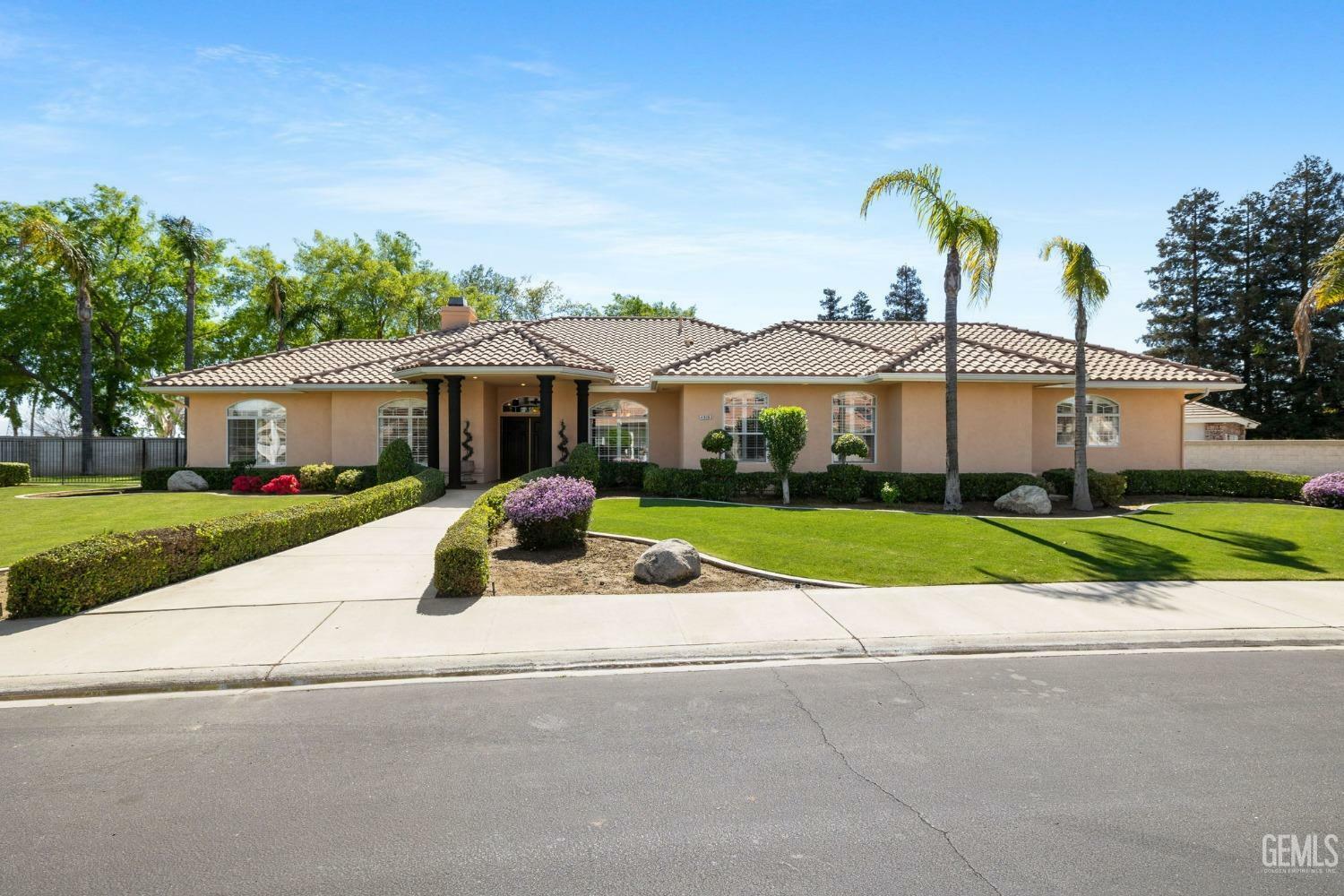4906 Palisades Circle  Bakersfield CA 93308 photo