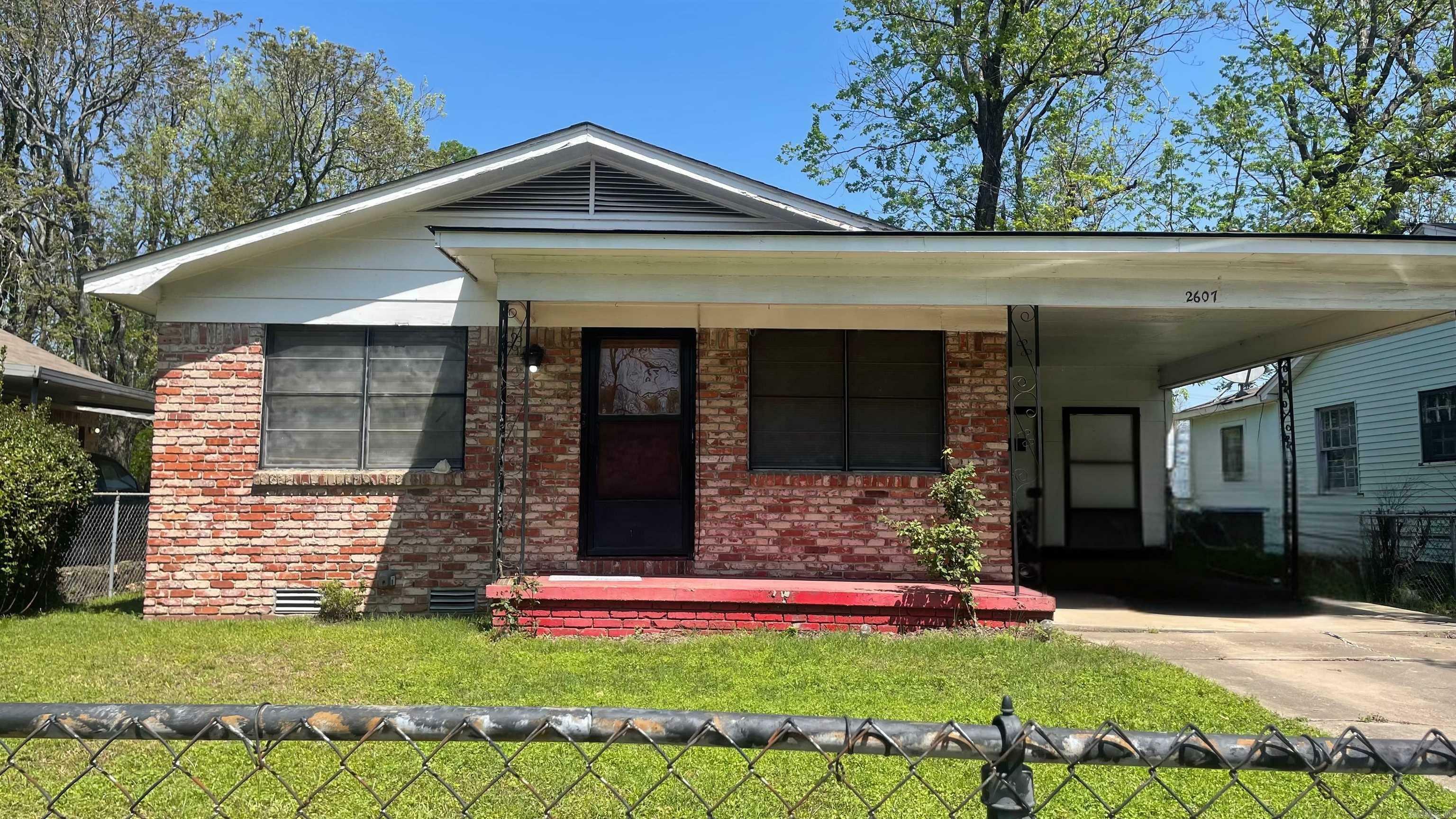 Property Photo: 2607 E Washington Avenue AR 72114