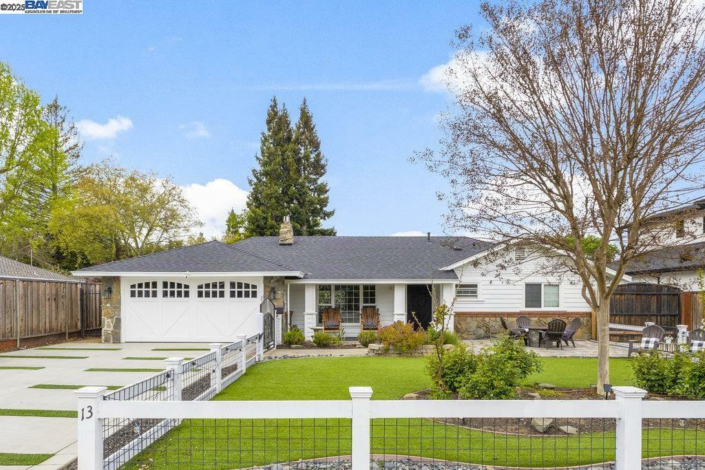 Property Photo: 13 Mary Court CA 94526