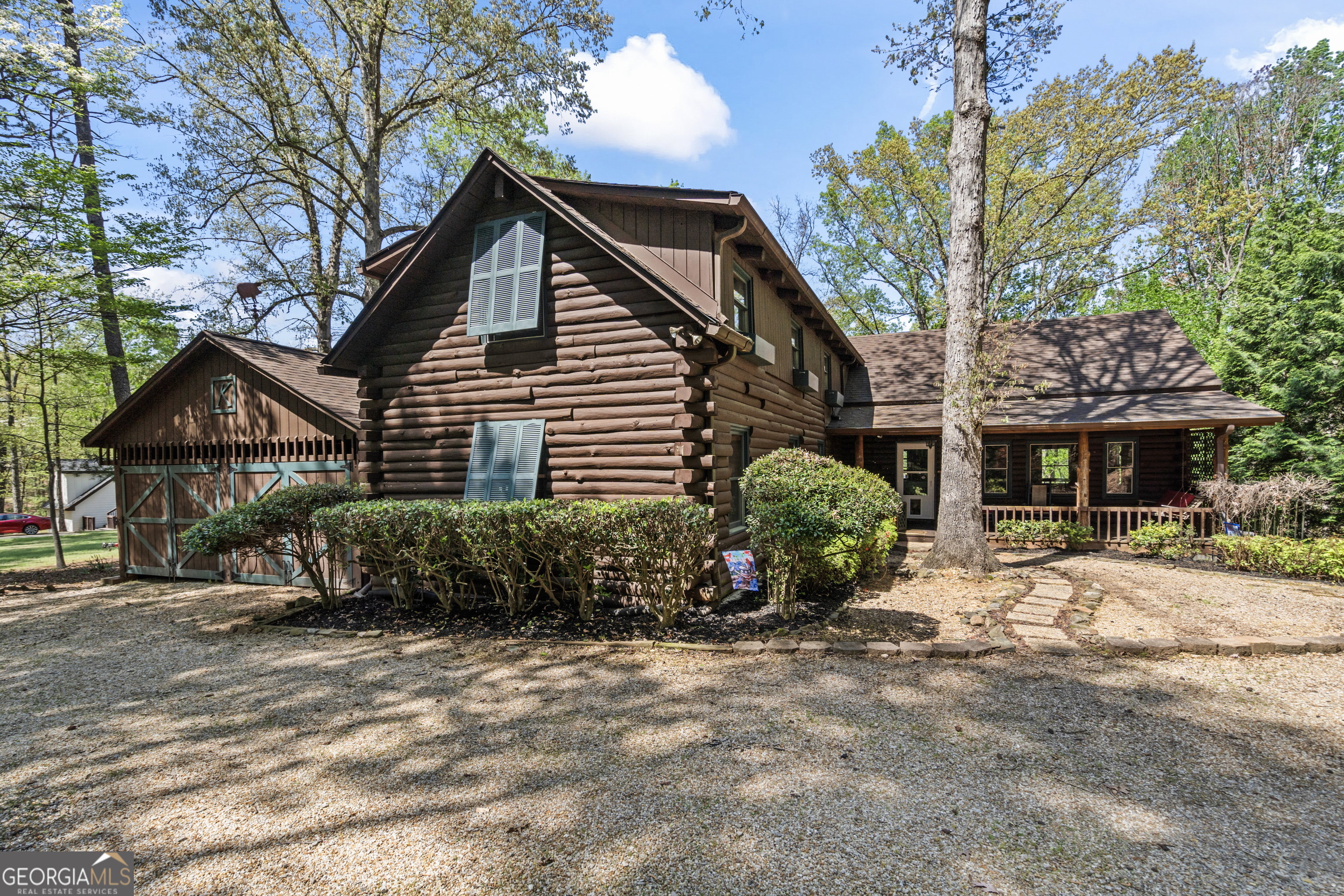 Property Photo: 6661 Woodlake Drive GA 30542