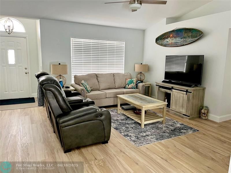 Property Photo: 326 SW Covington Rd FL 34953