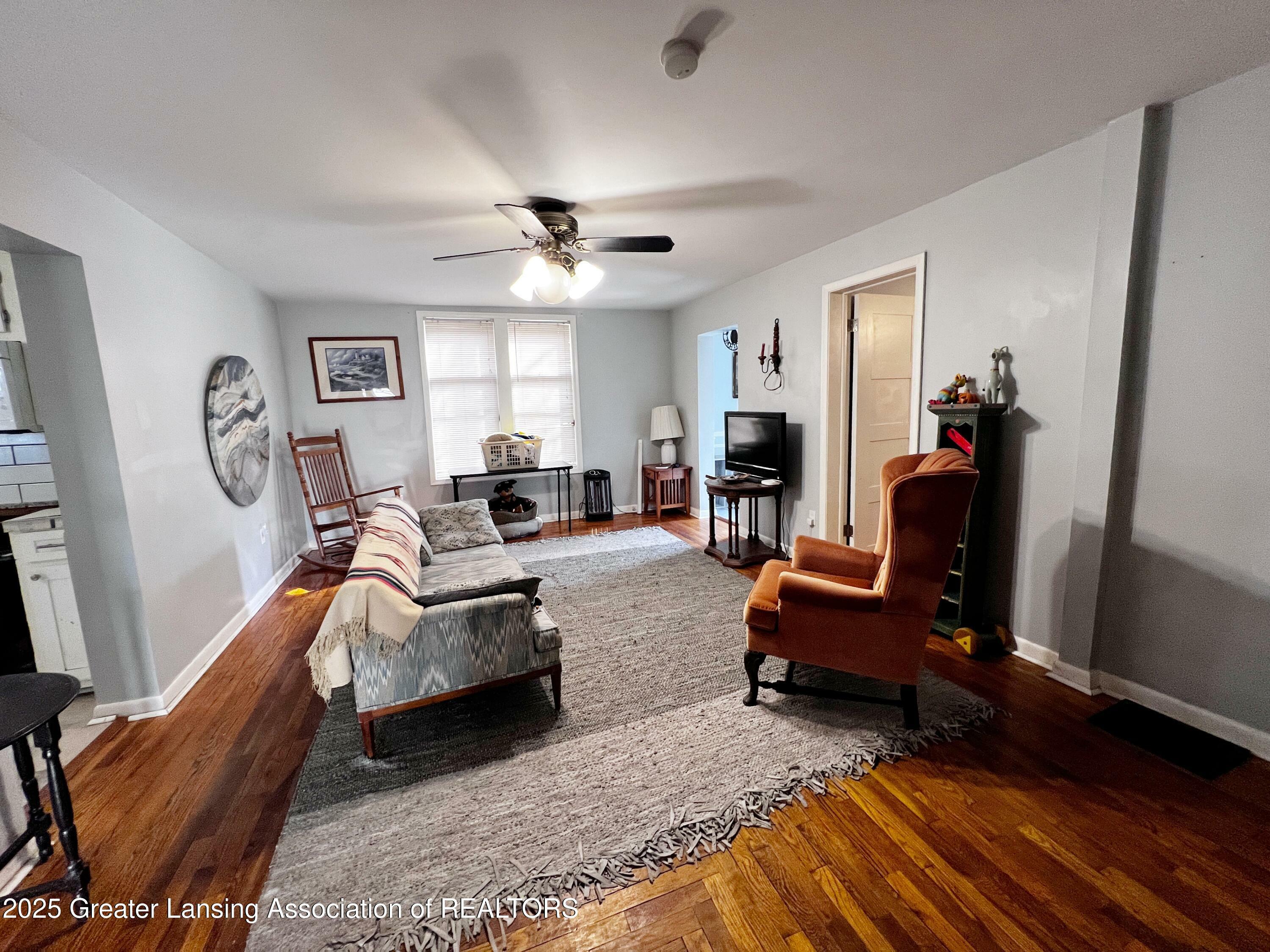 Property Photo: 916 Wisconsin Avenue MI 48915
