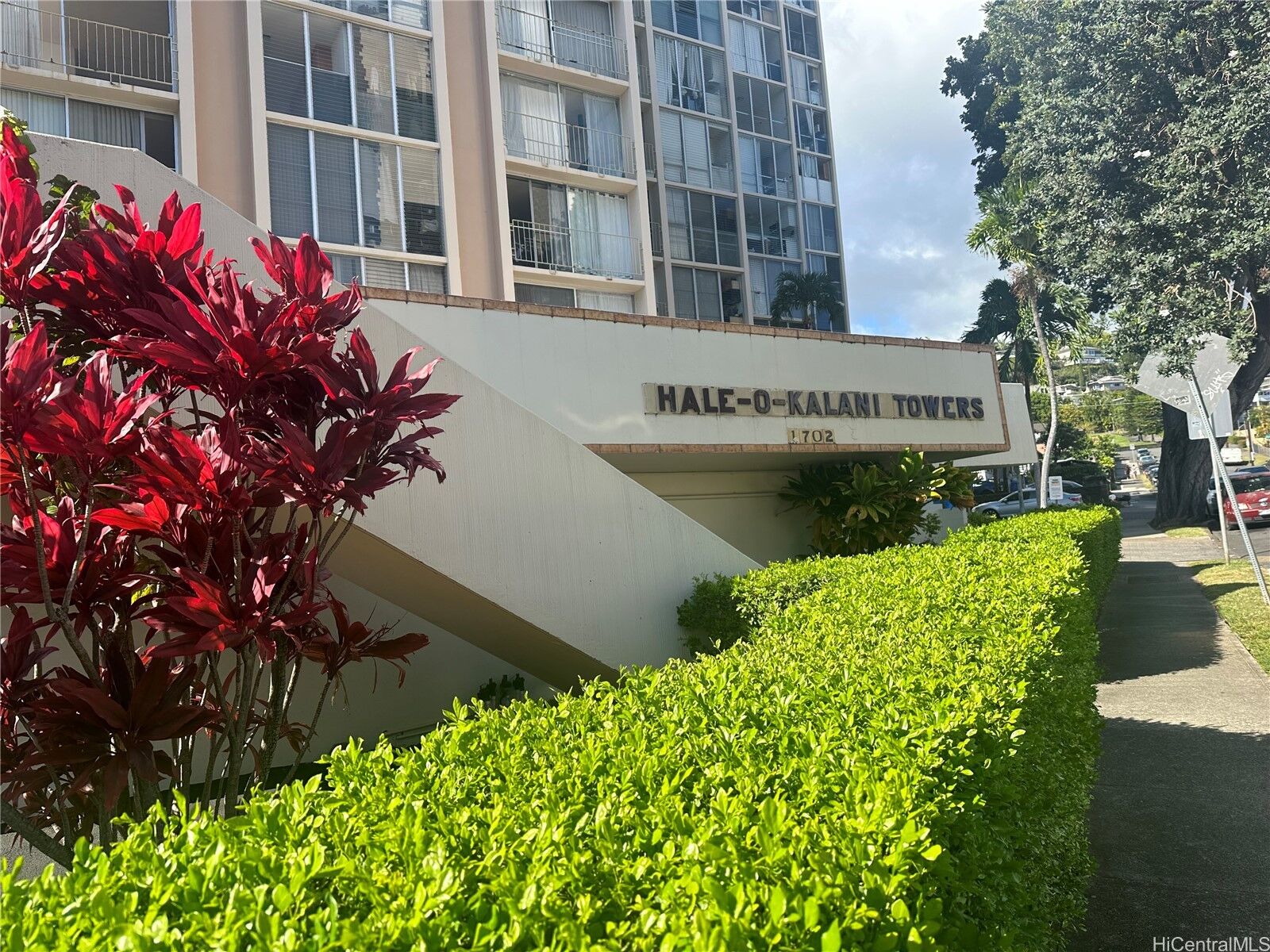 Property Photo: 1702 Kewalo Street 707 HI 96822