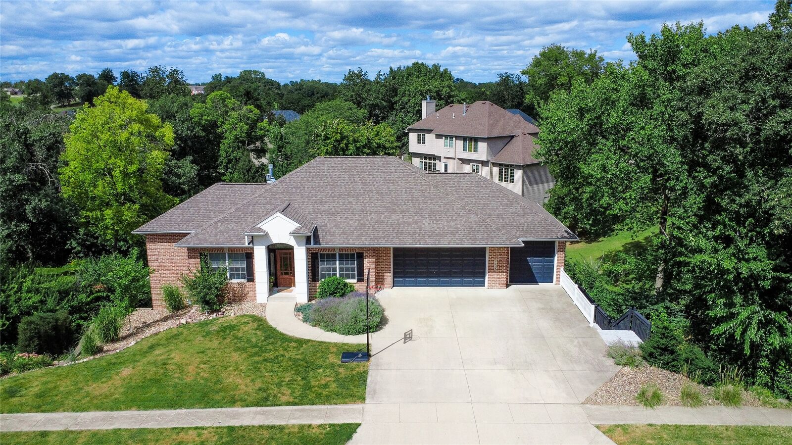 Property Photo: 2312 Drenthe Laan Lane IA 50219