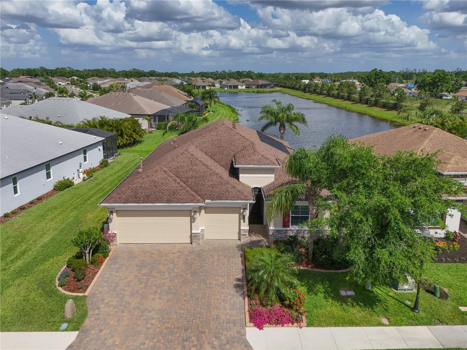 Property Photo: 1017 Siberian Glen FL 34212