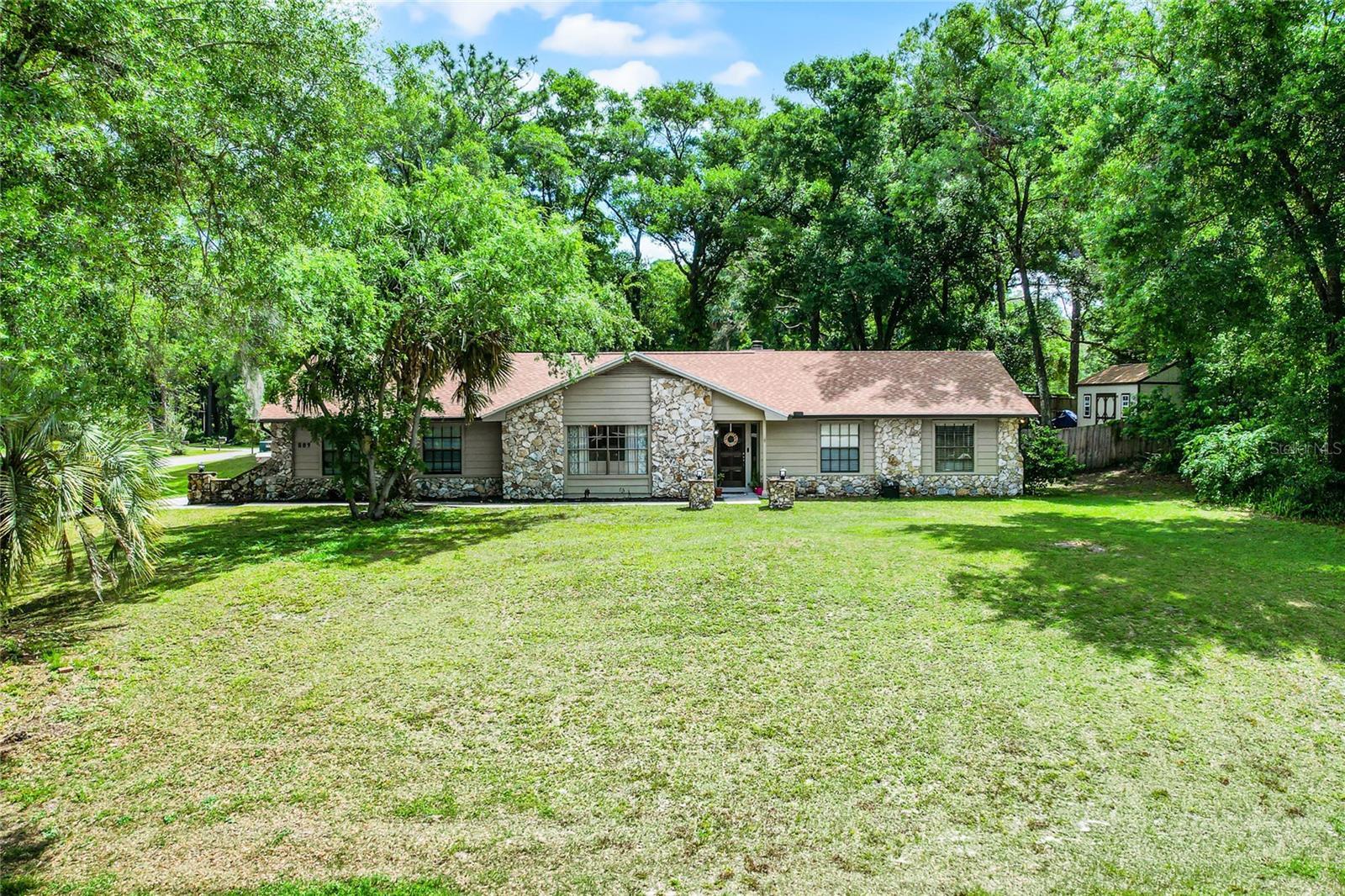 Property Photo: 889 Torchwood Drive FL 32724