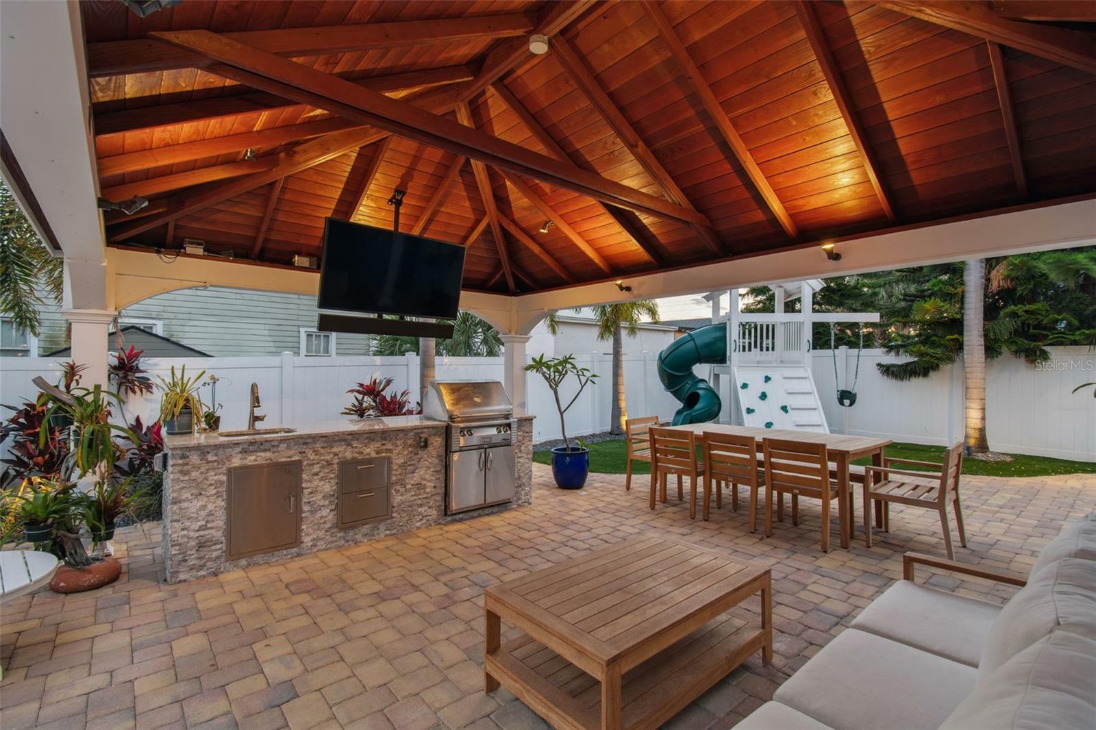 Property Photo: 3006 W Angeles Street FL 33629