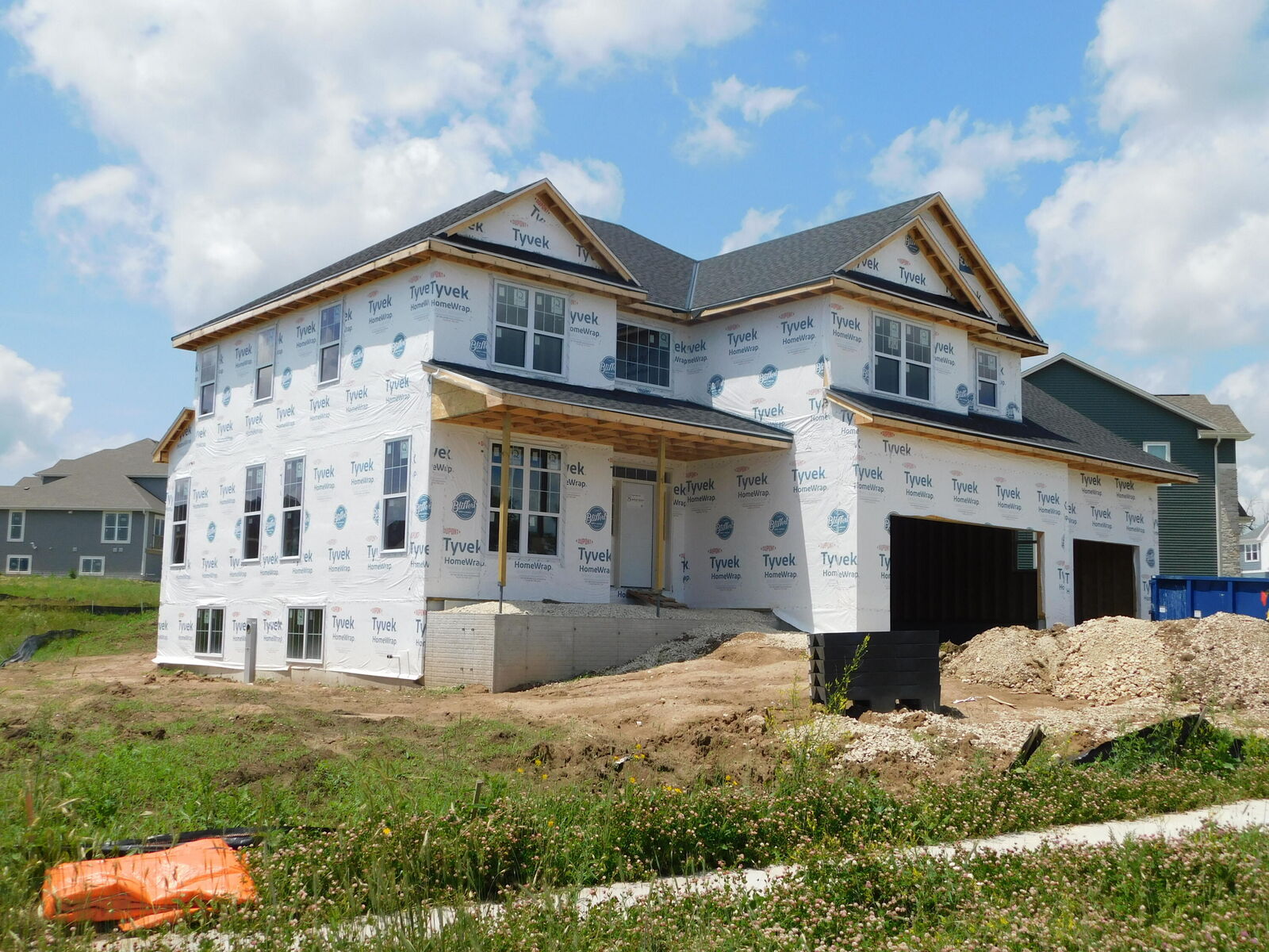 Property Photo:  711 Kohlwey Dr  WI 53024