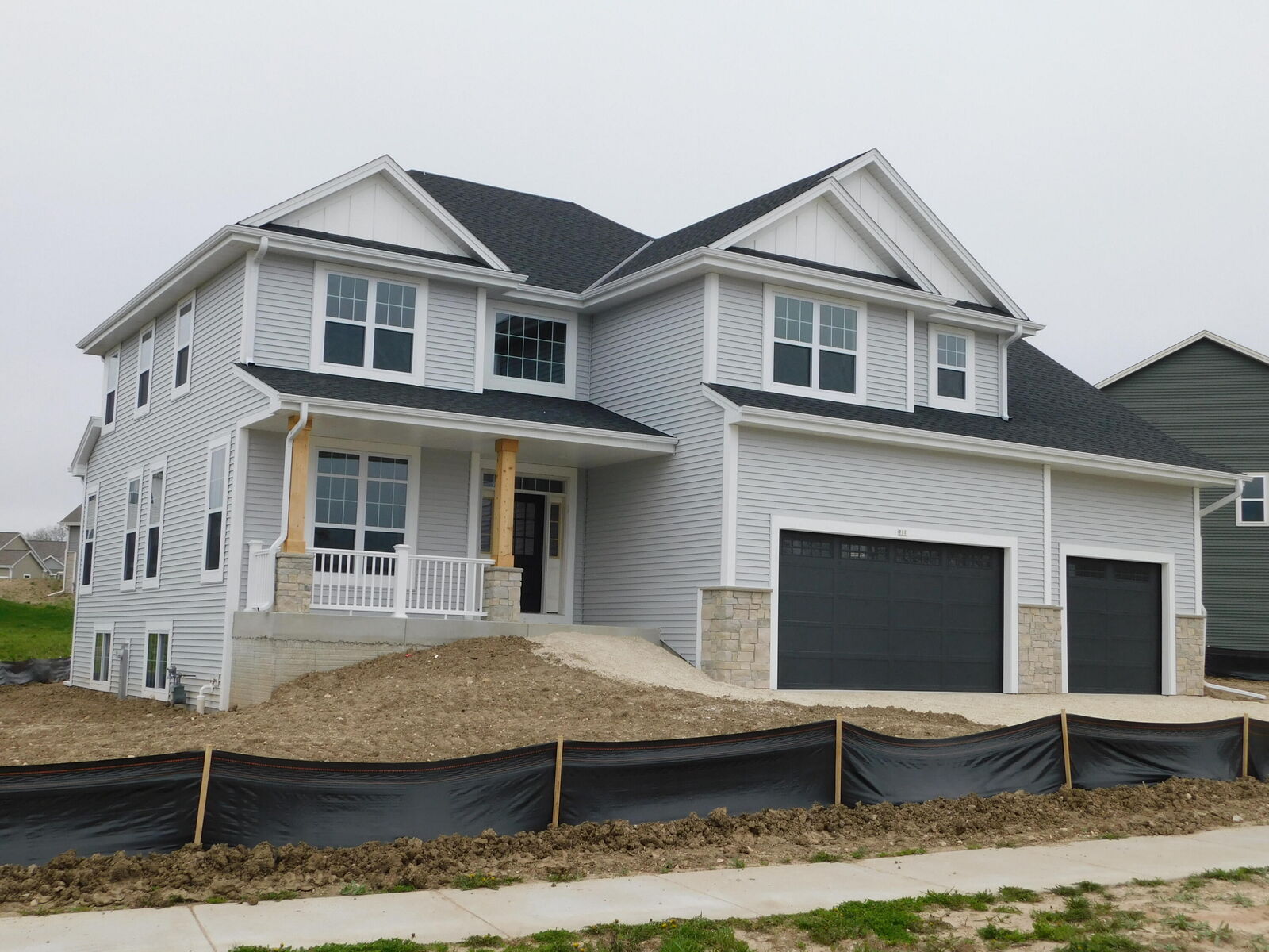Property Photo:  711 Kohlwey Dr  WI 53024 