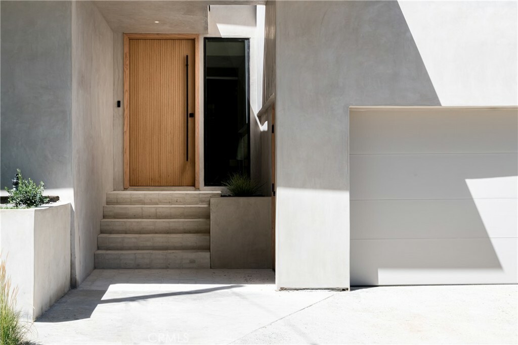 Property Photo: 3901 Cody Road CA 91403
