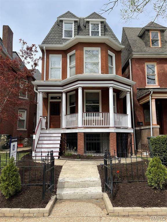Property Photo: 4259 Maryland Avenue MO 63108