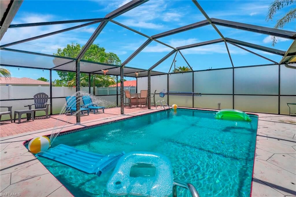 Property Photo: 2216 SE 8th Ter FL 33990