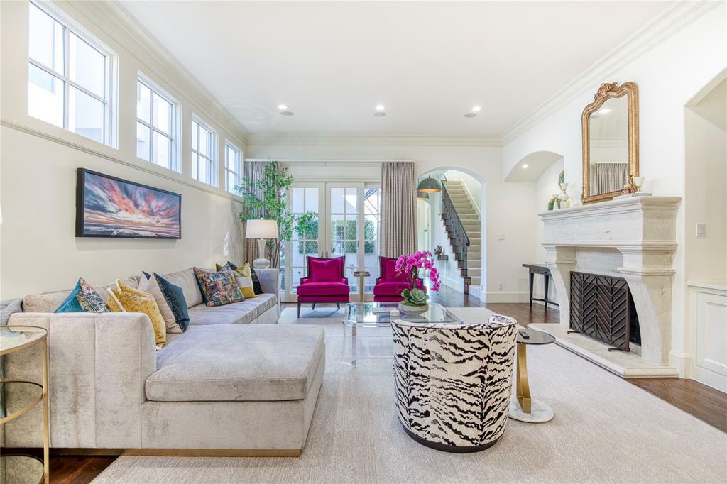 Property Photo: 3616 Edgewater Street TX 75205