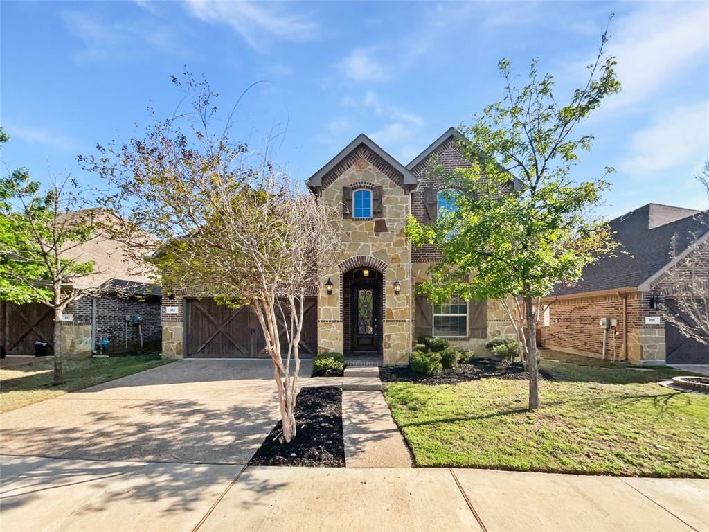 Property Photo: 813 Dove Trail TX 76039