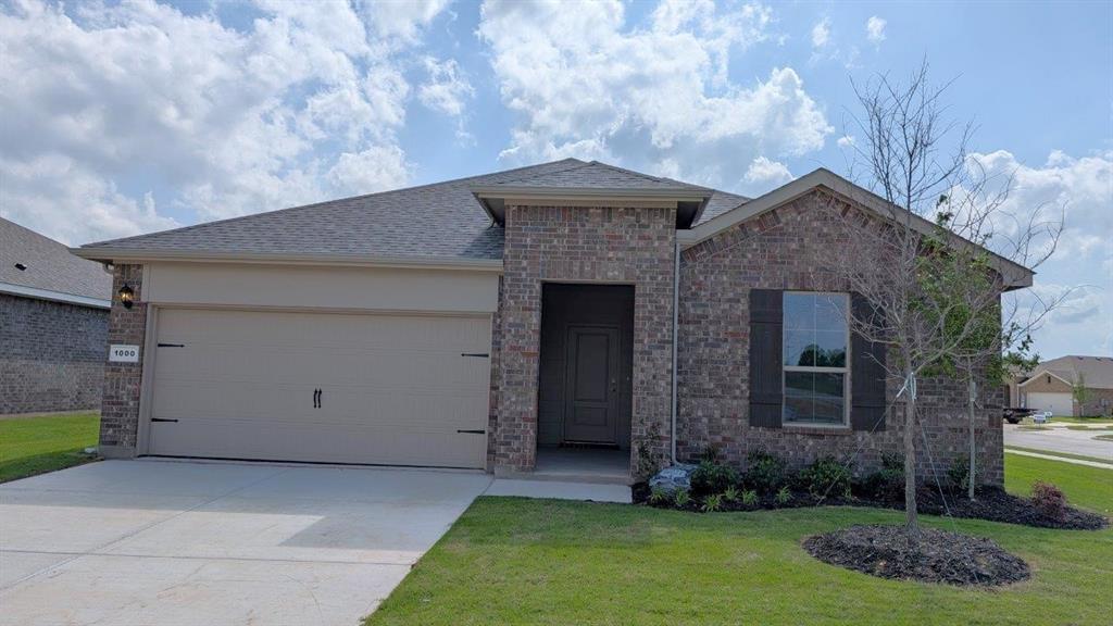 Property Photo: 1000 Traction Trail TX 76031
