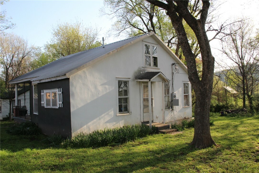 Property Photo: 305 Panther Avenue AR 72687