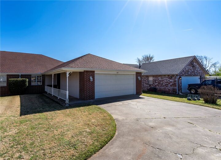 Property Photo:  825 Linden Street  AR 72756 