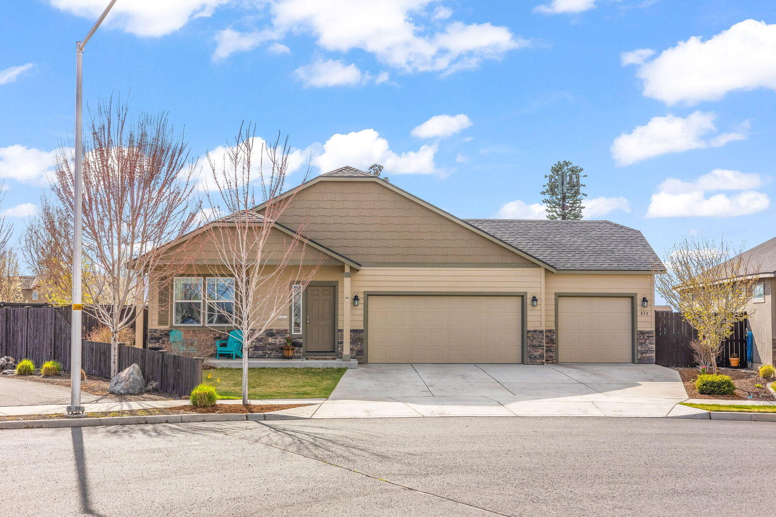 Property Photo:  833 NW 26th Way  OR 97756 