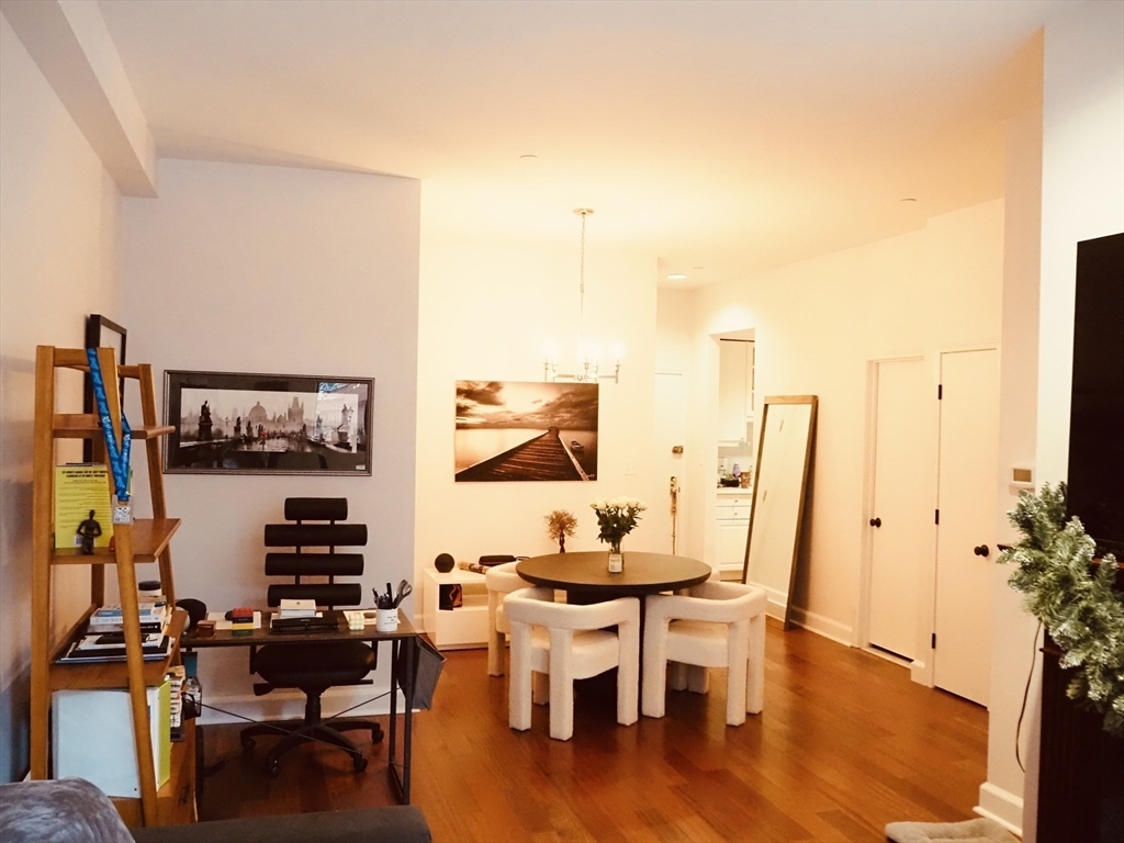 Property Photo: 2 Clarendon Street 204 MA 02116