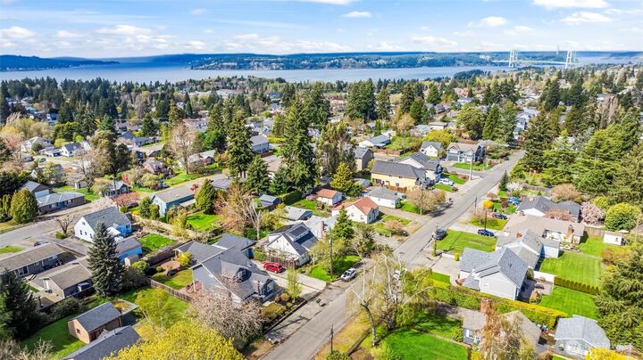 Property Photo:  3332  Mountain View Avenue W  WA 98466 