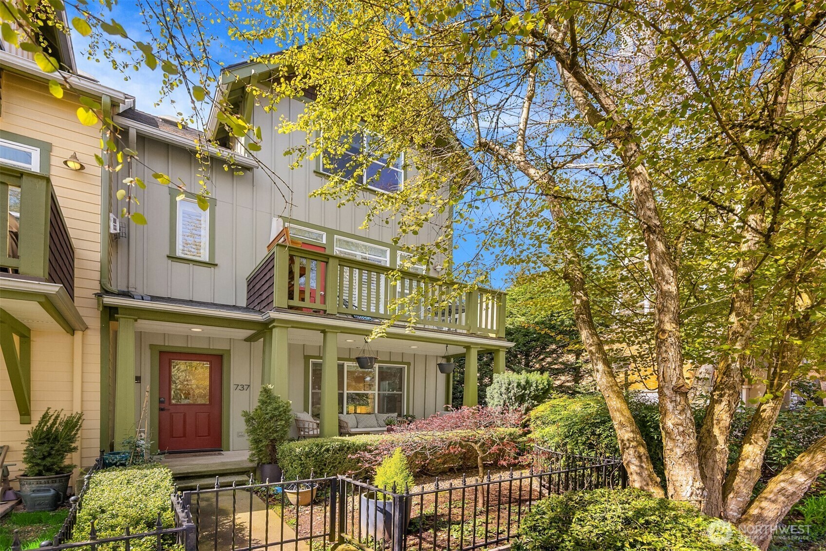 Property Photo: 737 Madison Avenue N 30 WA 98110