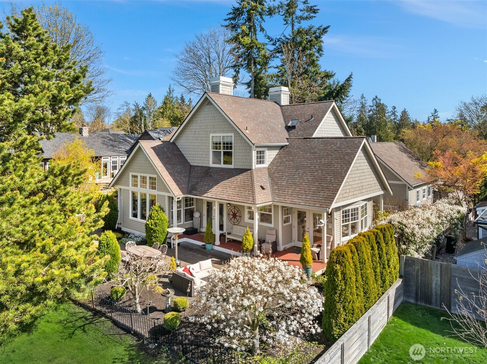 Property Photo: 905 Cherry Avenue NE WA 98110
