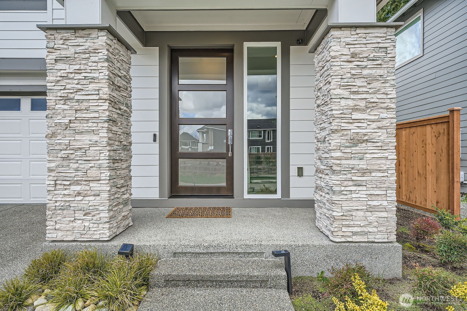 Property Photo: 25109 160th Place SE WA 98042