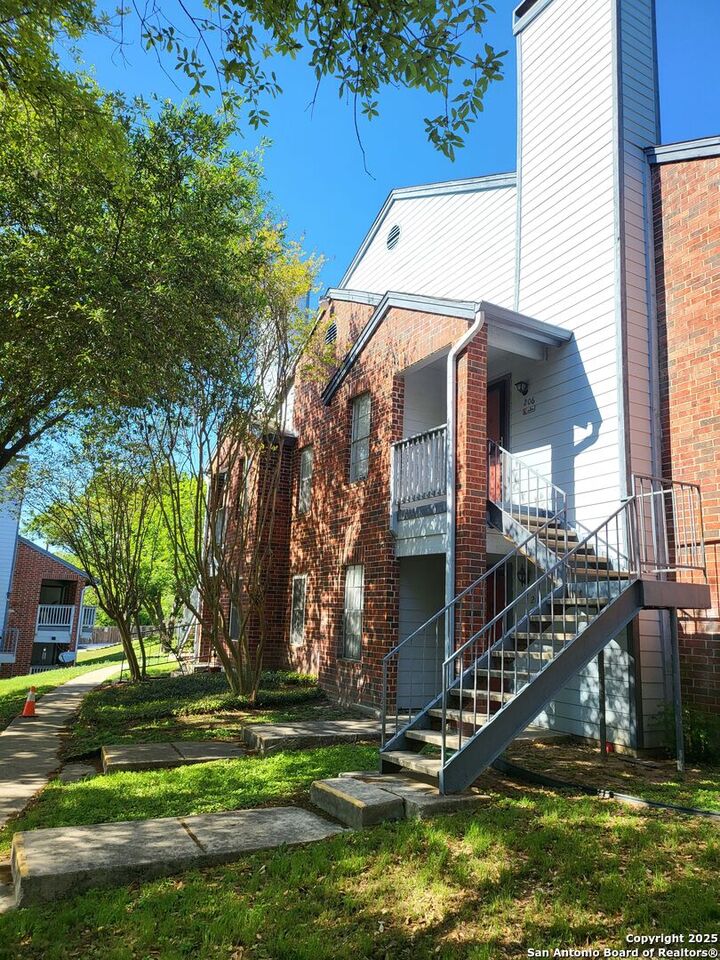 14343 Judson Rd 206  San Antonio TX 78233 photo