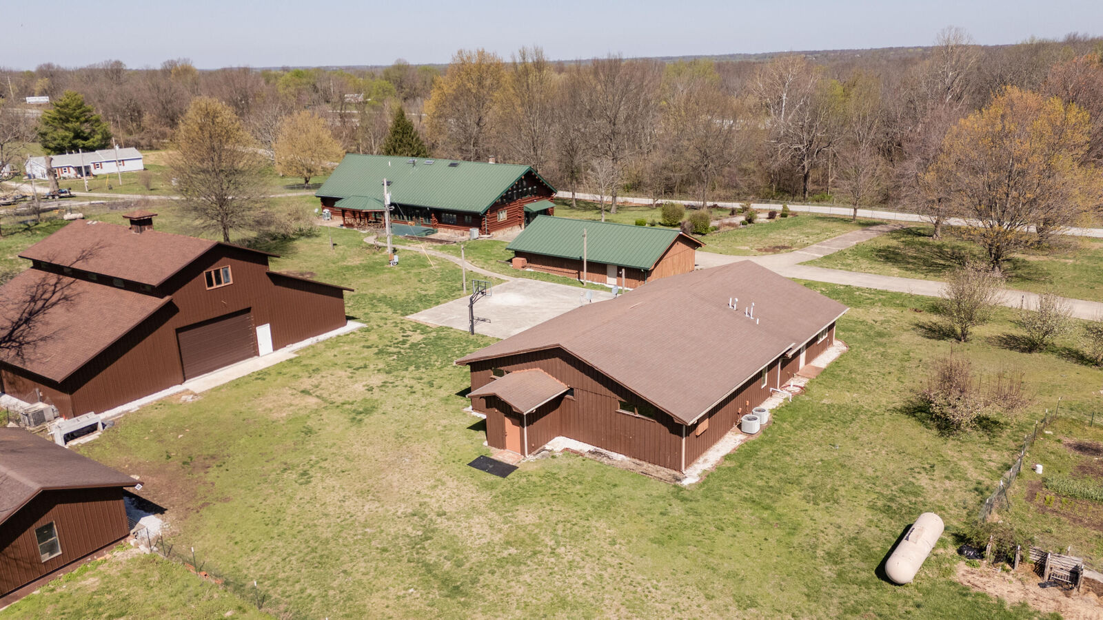 Property Photo: 8302 W Farm Road 144 MO 65802
