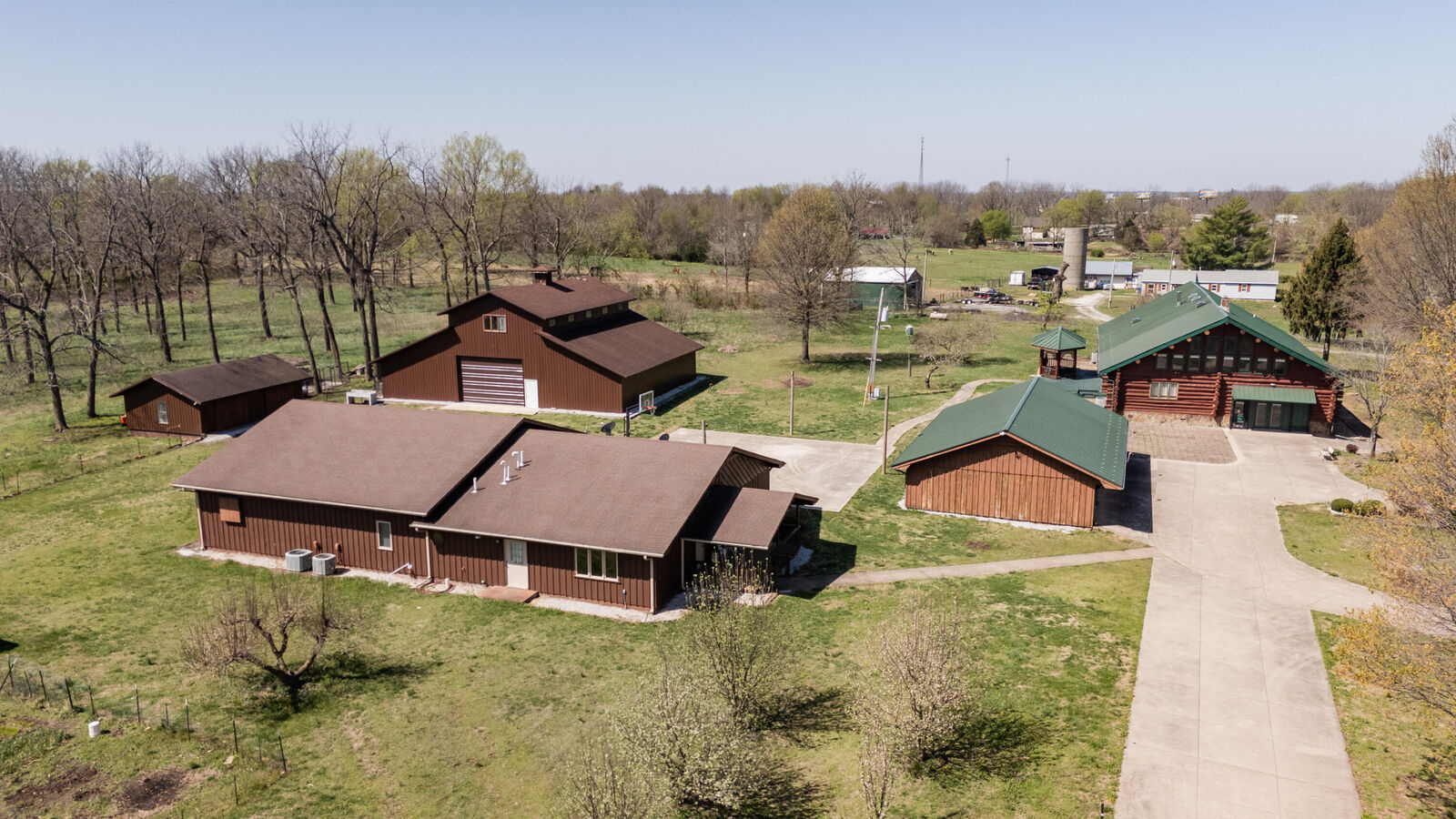 Property Photo: 8302 W Farm Road 144 MO 65802