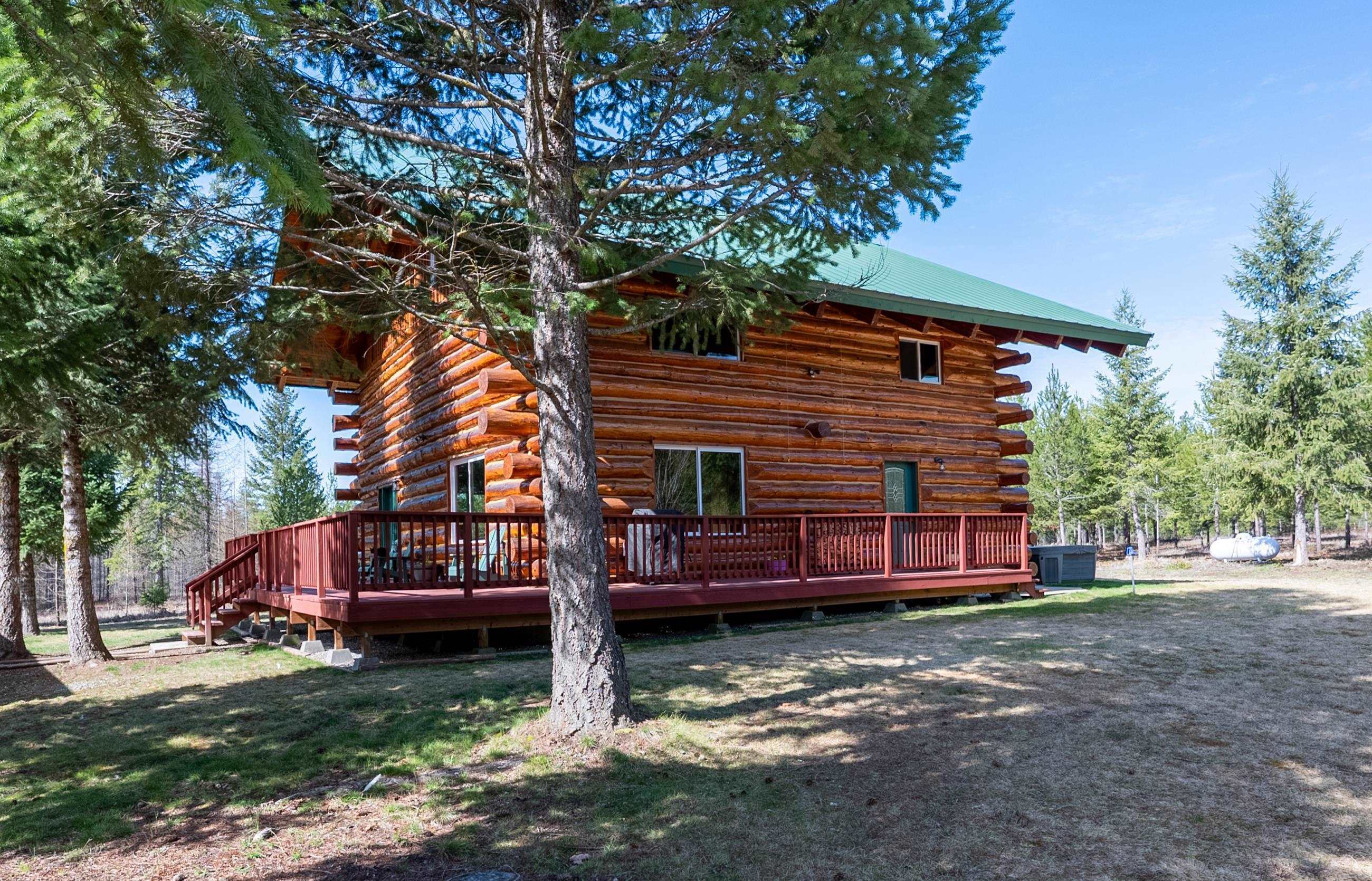 Property Photo: 39320 N Whispering Pines Ln WA 99006